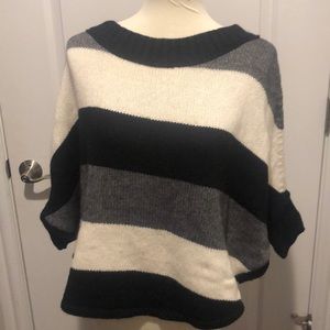 American eagle black,white,gray poncho size XS/S